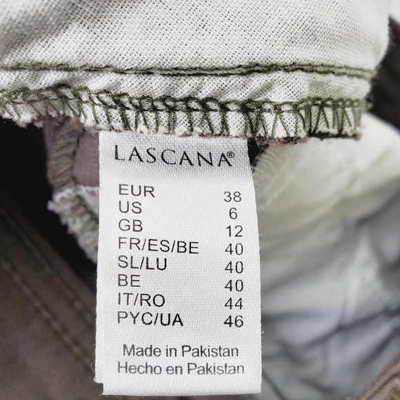 Lascana Shorts Pleat Front - Picture 4 of 9